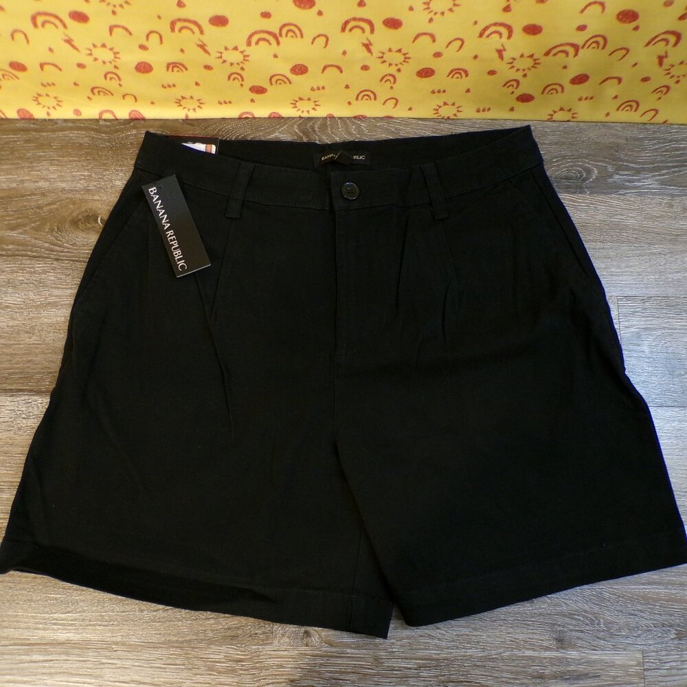 BANANA REPUBLIC Women's NWT Pleat Front Shorts Black Size 8